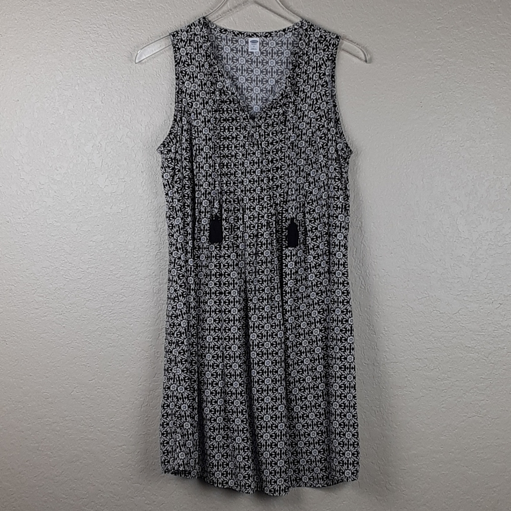 Old Navy Sleeveless Floral Tassel Dress